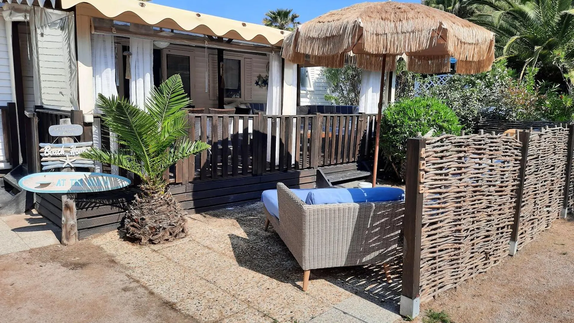 Ramatuelle, Plage De Pampelonne, Bungalow La Toison D Or Saint Tropez 4D05 0*, Saint-Tropez France